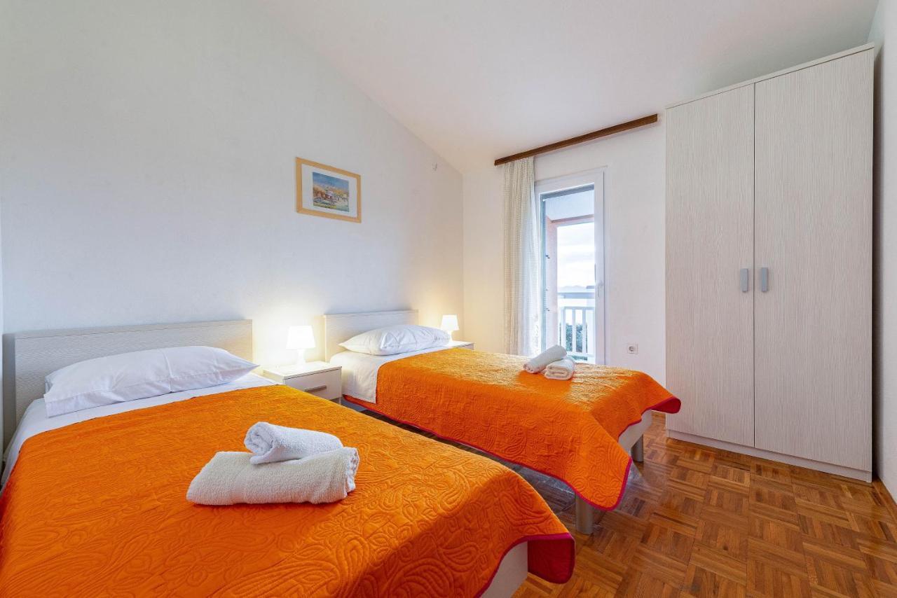 Family Friendly Seaside Apartments Kozino, Zadar - 5749 Petrcane Esterno foto