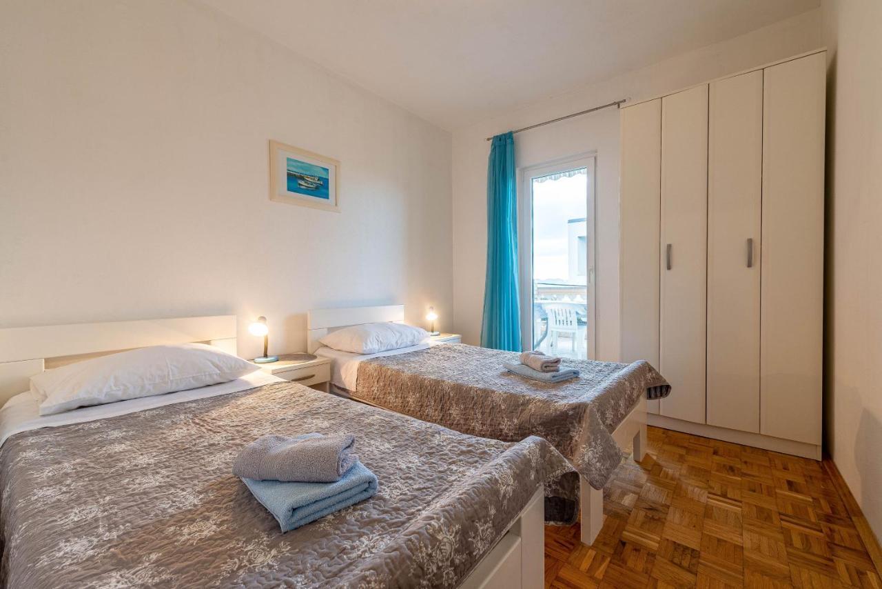 Family Friendly Seaside Apartments Kozino, Zadar - 5749 Petrcane Esterno foto
