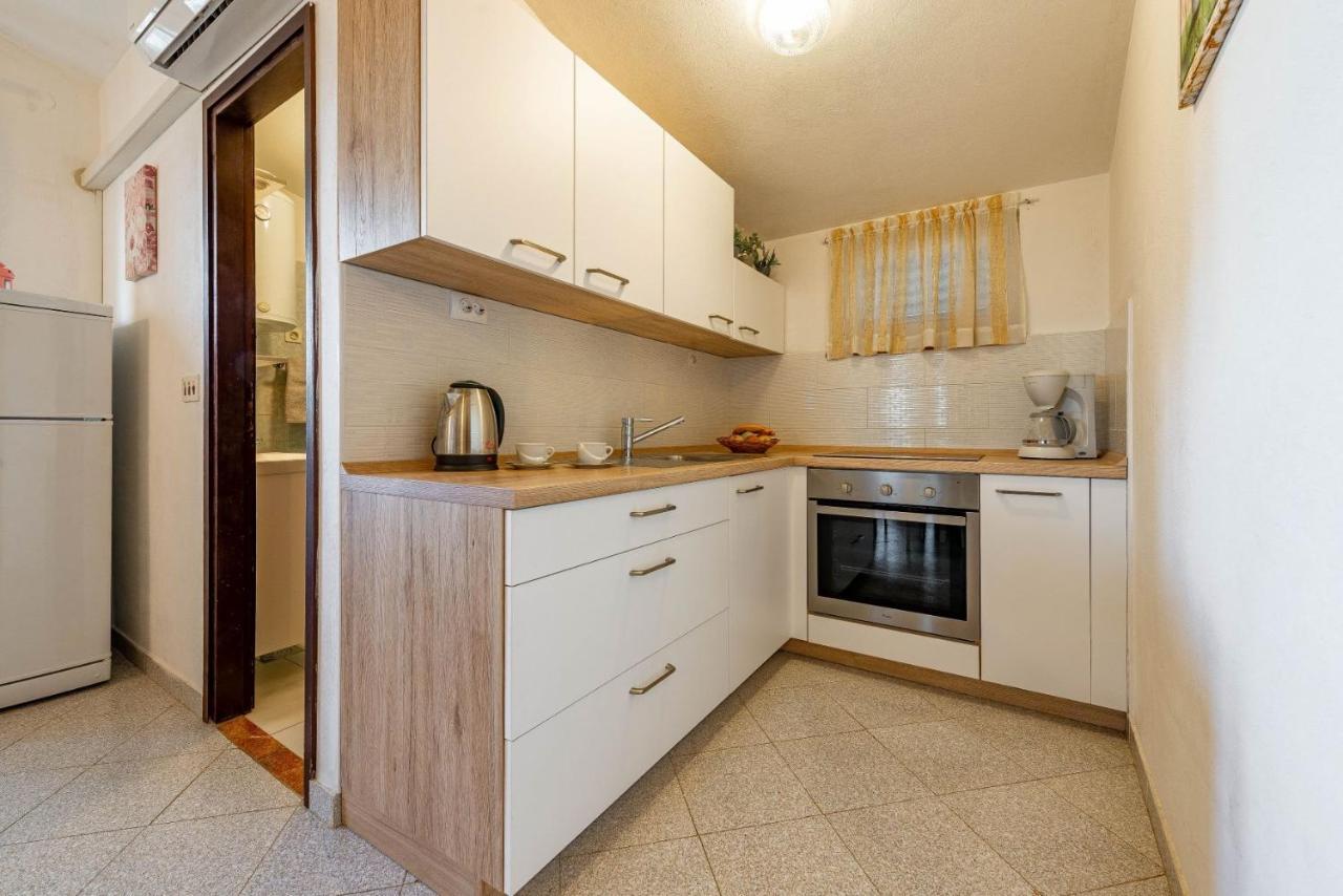 Family Friendly Seaside Apartments Kozino, Zadar - 5749 Petrcane Esterno foto