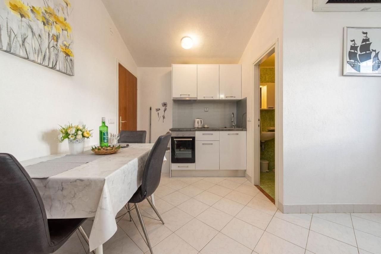 Family Friendly Seaside Apartments Kozino, Zadar - 5749 Petrcane Esterno foto